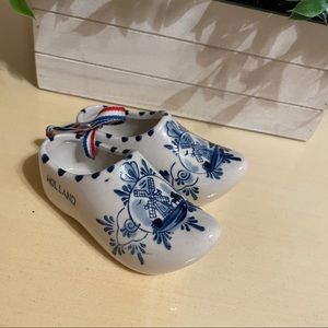 Holland vintage ceramic shoes